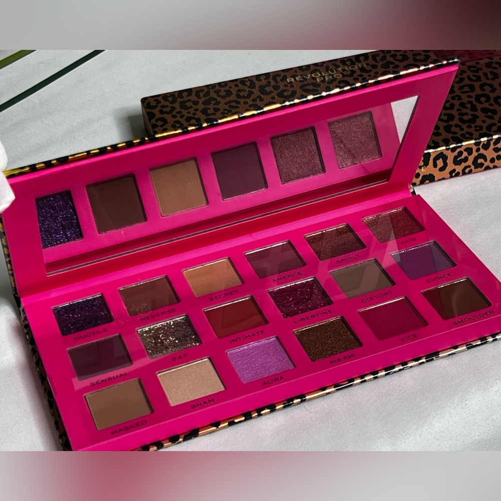 NIB Revolution Pro New Neutral Passion Eyeshadow Palette- 18 Different Shades
